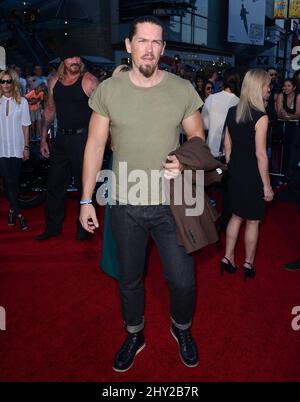 Steve Howey nimmt an der Premiere der Saison 6 im Dolby Theater, Los Angeles, Teil. Stockfoto