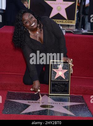 Glodean White nimmt an einer Zeremonie Teil, bei der Barry White einen Stern auf dem Hollywood Walk of Fame in Hollywood, Kalifornien, verliehen wird. Stockfoto