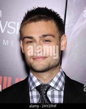 Douglas Booth bei der Weltpremiere „Romeo & Julia“ im ArcLight Cinemas Hollywood in Los Angeles, USA. Stockfoto