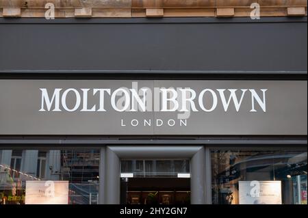 Belfast, Großbritannien – 19. Februar 2022: Molton Brown-Geschäft in Belfast, Nordirland. Stockfoto