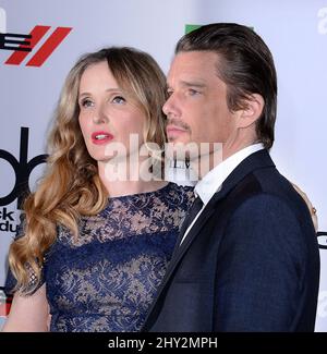 Julie Delpy und Ethan Hawke bei den Hollywood Film Awards 2013 in Beverly Hills, Kalifornien. Stockfoto