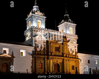 Basilika und Kloster von San Francisco (Iglesia y Convento de San Francisco). Blick von der Plaza San Francisco, Quito, Ecuador Stockfoto