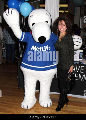 Susan Lucci nimmt an der größten Babydusche 18. Teil, die am 13. November 2013 im Metropolitan Pavillion stattfand. Stockfoto