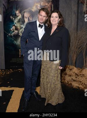 Philippa Boyens, Calum Gittins bei der Premiere von „The Hobbit: The Desolation of Smaug“ im Dolby Theater in Los Angeles, USA. Stockfoto