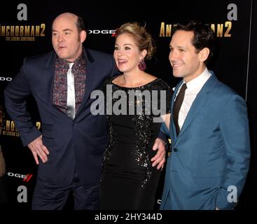 David Koechner, Christina Applegate und Paul Rudd bei der Premiere von Anchorman 2: The Legend setzt sich fort, in New York. Stockfoto
