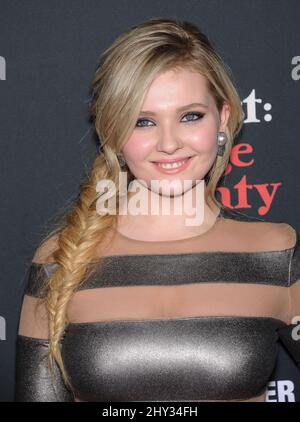 Abigail Breslin bei der Premiere von „August: Osage County“ im Regal Cinemas in Los Angeles, Kalifornien. Stockfoto