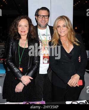 Deborah Van Valkenburgh, Jim J Bulloch und Lydia Cornell nehmen an der Hollywood Show im Loews Hollywood Hotel in Los Angeles, Kalifornien, Teil. Stockfoto