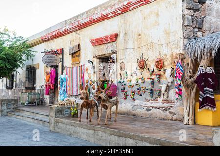 Loreto, Baja California Sur, Mexiko. 17. November 2021. Volkskunsthändler in Baja, Mexiko. Stockfoto