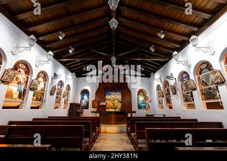 Santa Ana Hill Chapel (Iglesia del Cerro Santa Ana) bei Nacht, Las Peñas, Guayaquil, Ecuador Stockfoto