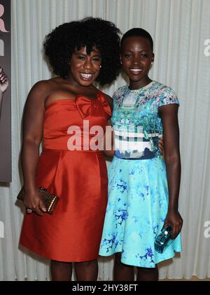 Uzo Aduba und Lupita Nyong'o nehmen an der Ausgabe der großartigen Darbietungen des DuJour Magazins Teil, die vor der Golden Globe Party anlässlich der Covergirl Lupita Nyong'o im Mondrian Los Angeles Hotel in Los Angeles, USA, abgehalten wurden. Stockfoto