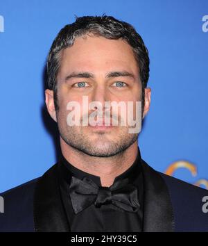 Taylor Kinney posiert im Pressenzimmer bei den jährlichen Golden Globe Awards 71. im Beverly Hilton Hotel am Sonntag, den 12. Januar 2014, in Beverly Hills, Kalifornien. Stockfoto