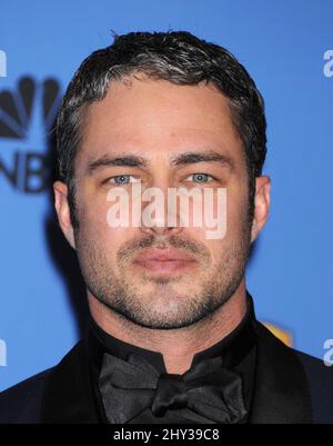 Taylor Kinney posiert im Pressenzimmer bei den jährlichen Golden Globe Awards 71. im Beverly Hilton Hotel am Sonntag, den 12. Januar 2014, in Beverly Hills, Kalifornien. Stockfoto