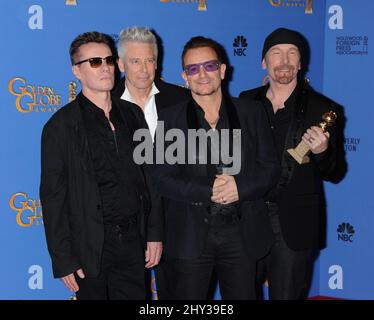 U2 im Pressenzimmer der jährlichen Golden Globe Awards 71., die am 12. Januar 2014 im Beverly Hilton Hotel abgehalten wurden. Stockfoto