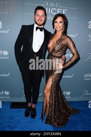 Val Chmerkovskiy, Cheryl Burke beim UNICEF Ball 2014 in Los Angeles Stockfoto