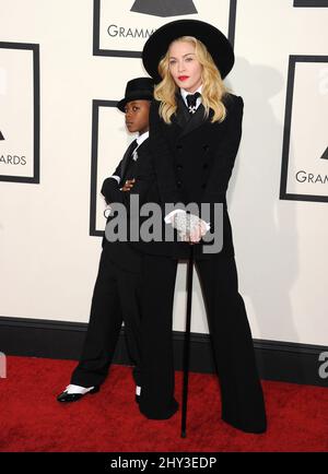 Madonna kommt am Sonntag, den 26. Januar 2014, bei den jährlichen GRAMMY Awards 56. im Staples Center in Los Angeles an. Stockfoto