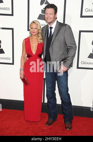 Blake Shelton, Miranda Lambert, kommt am Sonntag, den 26. Januar 2014, bei den jährlichen GRAMMY Awards 56. im Staples Center in Los Angeles an. Stockfoto