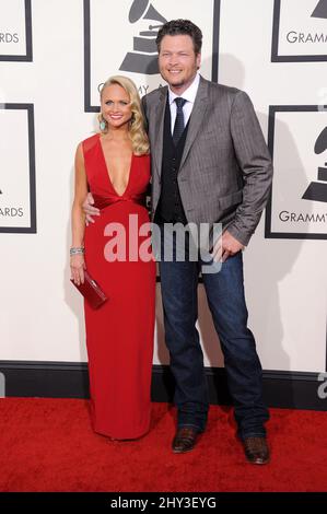 Blake Shelton & Miranda Lambert kommen am Sonntag, den 26. Januar 2014, bei den jährlichen GRAMMY Awards 56. im Staples Center in Los Angeles an. Stockfoto