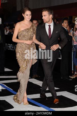 Shailene Woodley und Theo James kommen zur divergenten Premiere im Regent Bruin Theater, Los Angeles. Stockfoto