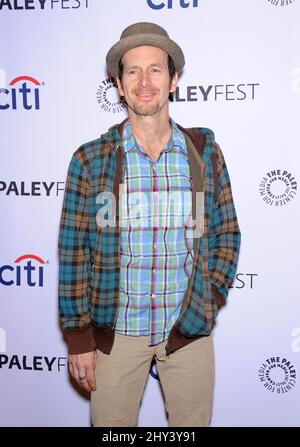 Denis O'Hare nimmt an einer Fotoveranstaltung für American Horror Story: Coven im Paley Media Center in Los Angeles, Kalifornien, Teil. Stockfoto