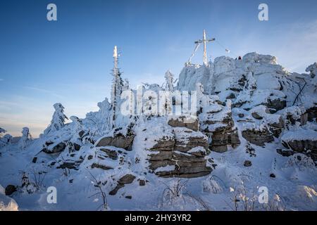 Felsen und Steine im Dreisessel-Gebirge im Winter, Bayerischer Wald, Deutschland - Tschechische Republik Stockfoto