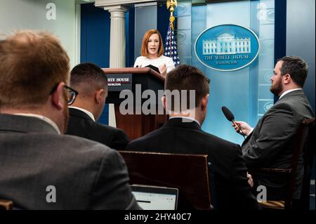 Washington, Usa. 14. März 2022. Jen Psaki, die Pressesprecherin des Weißen Hauses, spricht bei einer Pressekonferenz im Pressesprecheraum des Weißen Hauses. Kredit: SOPA Images Limited/Alamy Live Nachrichten Stockfoto