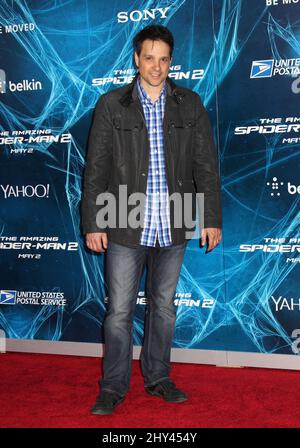 Ralph Macchio nimmt an der Premiere von „The Amazing Spider-man 2“ im Ziegfeld Theatre, New York, Teil Stockfoto