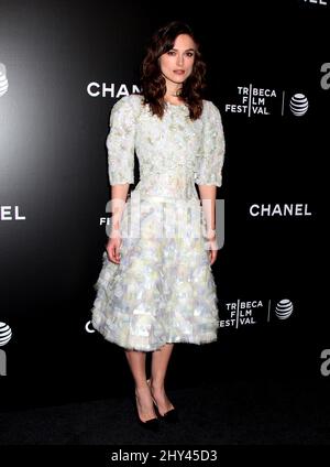 Keira Knightley nimmt an der Abschlussnacht-Gala-Premiere von „Begin Again“ während des Tribeca Film Festivals Teil, das im BMCC Tribeca PAC in New York, USA, stattfindet. Stockfoto