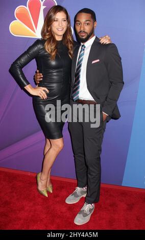 Kate Walsh und Tone Bell nahmen an der Präsentation von NBC im Vorfeld Teil, die im Javits Center North in New York, USA, stattfand. Stockfoto