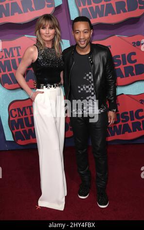 Jennifer Nettles und John Legend nahmen an den CMT Music Awards 2014 in der Bridgestone Arena, Nashville, am 4. Juni 2014 Teil. Stockfoto