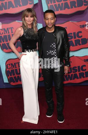 Jennifer Nettles und John Legend nahmen an den CMT Music Awards 2014 in der Bridgestone Arena, Nashville, am 4. Juni 2014 Teil. Stockfoto