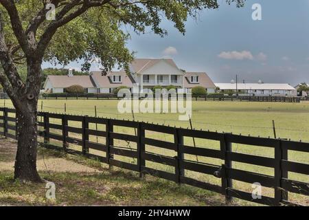 Ein allgemeiner Blick auf die Southfork Ranch, aus der CBS Television Series 'Dallas', in Parker, Texas. Stockfoto