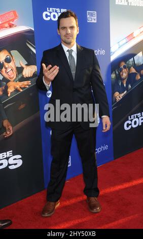 Jake Johnson bei der Premiere von „Let's Be Cops“ im Cinerama Dome in Los Angeles, USA. Stockfoto