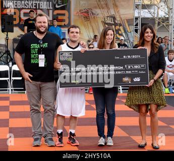 Josh Hutcherson Teilnahme an der 3. jährlichen Josh Hutcherson Celebrity Basketball-Spiel profitieren gerade, aber nicht eng auf der Nokia Plaza in Los Angeles, Kalifornien statt. Stockfoto