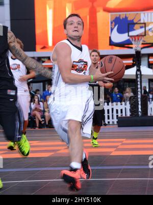 Josh Hutcherson Teilnahme an der 3. jährlichen Josh Hutcherson Celebrity Basketball-Spiel profitieren gerade, aber nicht eng auf der Nokia Plaza in Los Angeles, Kalifornien statt. Stockfoto