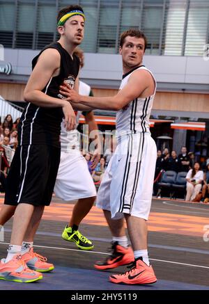 Josh Hutcherson Teilnahme an der 3. jährlichen Josh Hutcherson Celebrity Basketball-Spiel profitieren gerade, aber nicht eng auf der Nokia Plaza in Los Angeles, Kalifornien statt. Stockfoto