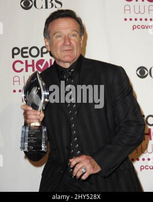 DATEI-FOTO: Robin Williams stirbt mit 63 Jahren. Robin Williams bei den Annual People's Choice Awards 33.. (Los Angeles, Kalifornien) Stockfoto
