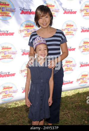 Aubrey Anderson-Emmons & Amy Anderson bei der Disney Junior Tour „Pirate and Princess: Power of Doing Good€“ im Brookside Park in Los Angeles, USA. Stockfoto