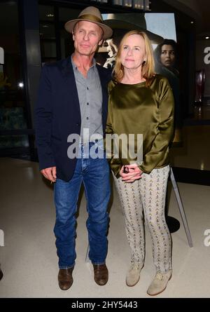 Ed Harris, Amy Madigan bei der Vorführung von „La“ im Landmark Theatre in Los Angeles, CA, USA, am 21. August 2014. Stockfoto