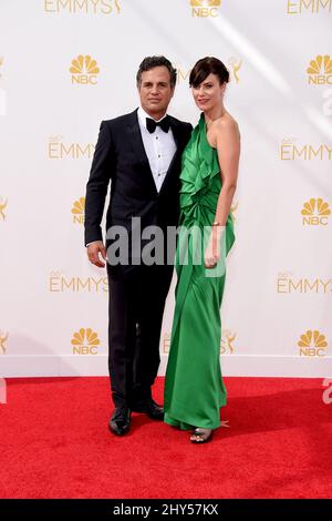 Mark Ruffalo und Sunrise Coigney bei der Ankunft bei den EMMY Awards 2014, Nokia Live, Los Angeles. Stockfoto