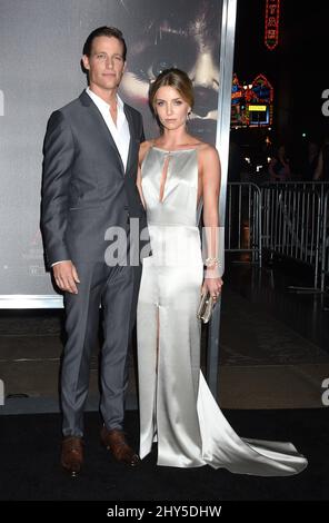 Ward Horton und Annabelle Wallis nehmen an der Sondervorführung „Annabelle“ im TCL Chinese Theatre in Los Angeles, USA, Teil. Stockfoto