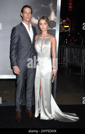 Ward Horton und Annabelle Wallis nehmen an der Sondervorführung „Annabelle“ im TCL Chinese Theatre in Los Angeles, USA, Teil. Stockfoto