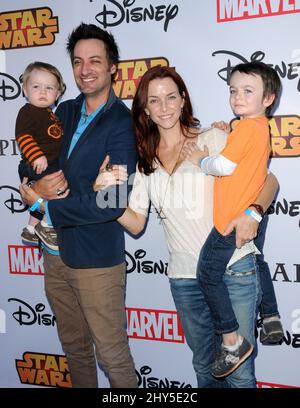 Stephen Full, Annie Wersching, Ozzie Full und Stephen Full bei Disney's VIP Halloween Event im Disney Consumer Products Campus, Glendale, Ca, 1. Oktober 2014. Stockfoto