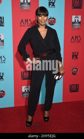 Angela Bassett nimmt an der Premiere der Saison „American Horror Story: Freak Show“ im Chinese Theatre Teil Stockfoto