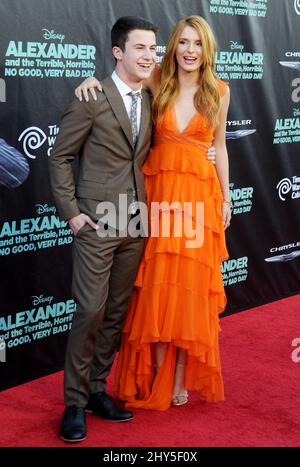 Dylan Minnette, Bella Thorne, kommt zur Premiere von „Alexander and the terrible, Horrible, No Good, Very Bad Day“ im El Capitan Theatre, Los Angeles Stockfoto