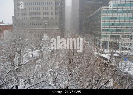 Titanic Memorial Park in Downtown Manhattan nach dem Schneesturm, New York, NY Stockfoto