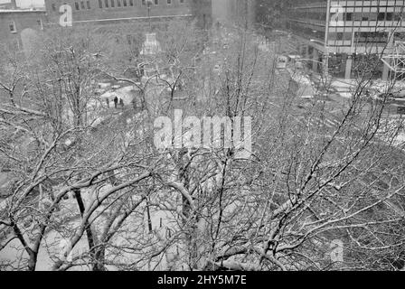 Titanic Memorial Park in Downtown Manhattan nach dem Schneesturm, New York, NY, USA Stockfoto