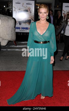 Laurie Holden nimmt an der Premiere von „Dumb and Dumber to“ in Los Angeles im Regency Village Theatre Teil Stockfoto