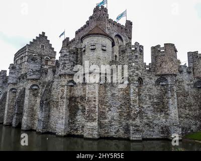 Low-Angle-Aufnahme von Schloss Gravensteen in Gent Belgien Stockfoto