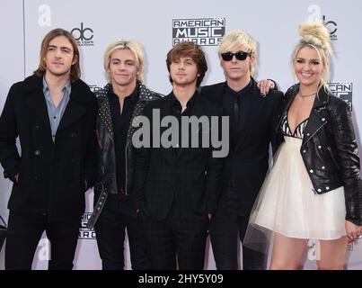 R5 Teilnahme an den American Music Awards 2014 im Nokia Theater Stockfoto