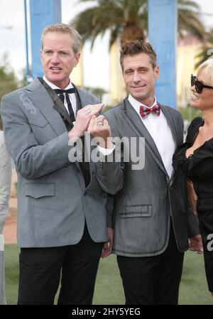 Dan Mathews, Jack Ryan bei der schwulen Hochzeit von Dan Mathews von PETA und Jack Ryan in Las Vegas. Stockfoto